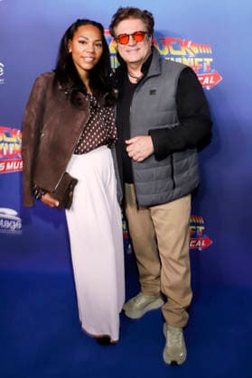 Francis Fulton-Smith mit Partnerin Salomea Noemi bei der Premiere des Musicals Zurück in die Zukunft im Stage Operettenhaus. Hamburg, 22.03.2026