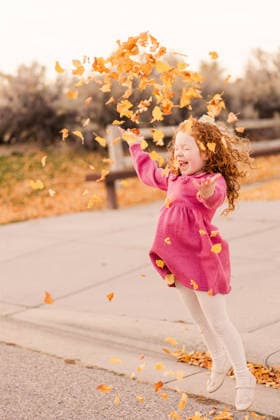 Happy child playing with autumn leaves outdoors Boise, Idaho, United States CR_PHZD260312-1977474-01 ,model released, Symbolfoto