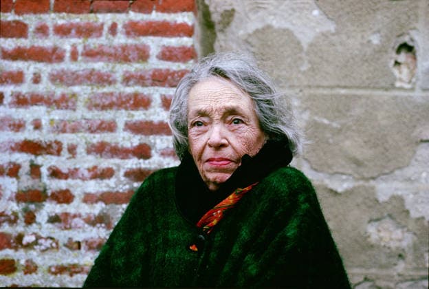 Portrait of Marguerite Duras (pen name of Marguerite Donnadieu) at the cemetery 1992 Helene BAMBERGER Opale.photo la reproduction sous forme de tirage de cette image est soumise a une demande prealable d autorisation a l agence Opale.photo RECORD DATE NOT STATED *** Portrait of Marguerite Duras pen name of Marguerite Donnadieu at the cemetery 1992 Helene BAMBERGER Opale photo reproduction in print form of this image is subject to prior permission from the Opale photo agency RECORD DATE NOT STATED  Copyright: x HelenexBAMBERGER Opale.photox