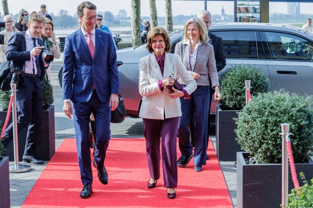 23.03.2026. Düsseldorf. NRW-Ministerpräsident Hendrik Wüst empfängt Ihre Majestät Königin Silvia von Schweden in der Staatskanzlei. Düsseldorf Staatskanzlei Nordrhein-Westfalen Deutschland