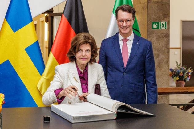 23.03.2026. Düsseldorf. NRW-Ministerpräsident Hendrik Wüst empfängt Ihre Majestät Königin Silvia von Schweden in der Staatskanzlei. Düsseldorf Staatskanzlei Nordrhein-Westfalen Deutschland *** 23 03 2026 Düsseldorf NRW Minister President Hendrik Wüst receives Her Majesty Queen Silvia of Sweden at the State Chancellery Düsseldorf State Chancellery North Rhine-Westphalia Germany