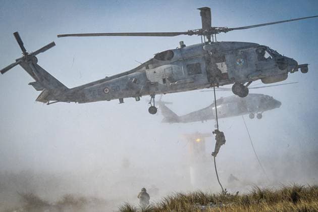 Nato-Landungsoperation-Übung Steadfast Dart an der deutschen Ostseeküste ** NUR FÜR REDAKTIONELLE ZWECKE ** EDITORIAL USE ONLY **<p>Nato übt mit der Übunfg Steadfast Dart schnelle Truppenverstärkung aus dem Süden. Mit einer Landungsoperation an der deutschen Ostseeküste übt die Nato eine schnelle Verstärkung durch Bündnispartner. Dazu werden türkische und Spanische Soldaten, Waffen und Material nach einer Seepassage über den Truppenübungsplatz Putlos in Schleswig-Holstein an Land gebracht. Das laufende Manöver wird als größte Nato-Übung in diesem Jahr bezeichnet. Die spanisch-türkische Flotte erreicht die Ostseeküste Schleswig-Holsteins und führt auf dem Truppenübungsplatz Putlos eine amphibische Landeoperation durch. Copyright: MaurizioxGambarini doc84mo4m2ksas187bxgsh5 ,EDITORIAL USE ONLY