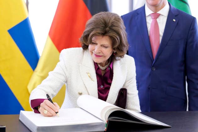 Königin Silvia von Schweden und NRW-Ministerpräsident Hendrik Wüst (CDU) bei ihrem Besuch in der Staatskanzlei Düsseldorf. Düsseldorf, 23.03.2026 NRW Deutschland Copyright: xChristophxHardtx