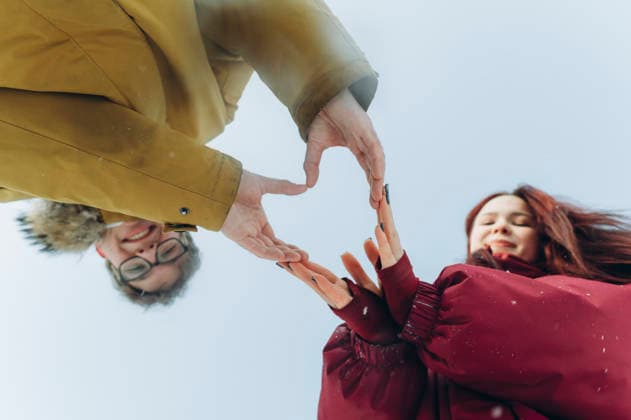 Couple making heart shape with hands outdoors in winter forest model released, Symbolfoto, ANAF05636