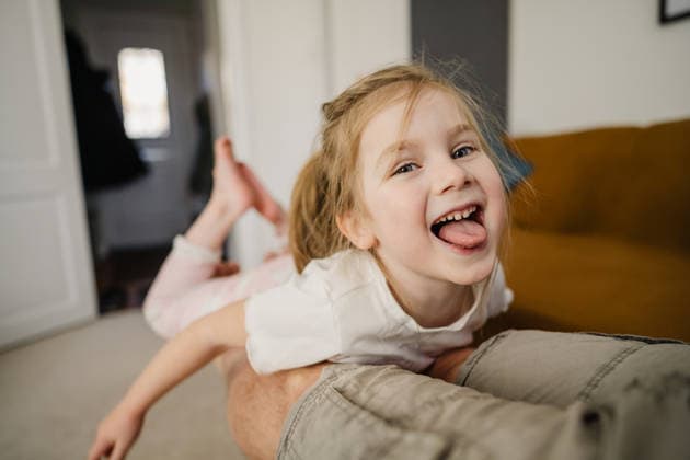 Father and daughter playing and laughing together at home model released, Symbolfoto property released, IGEF00781