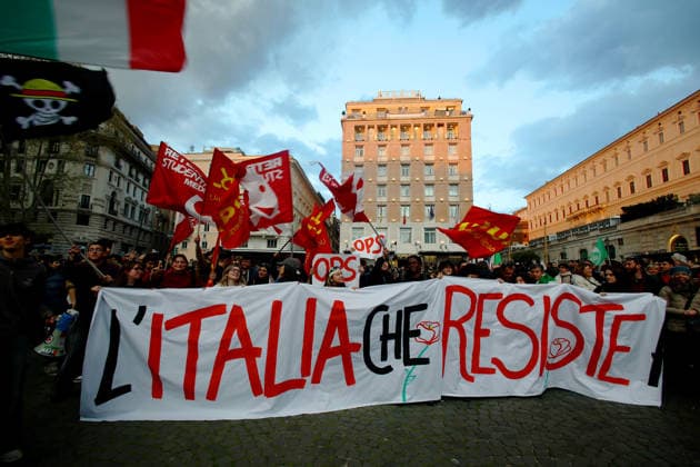 March 23, 2026, Rome, Rome, Italy: Justice Referendum. Victory for the No vote. Celebrations in Piazza Barberini. Rome, Italy 23 March 2026 Rome Italy  - ZUMAa289 20260323_zia_a289_160 Copyright: xFrancescoxFotiax