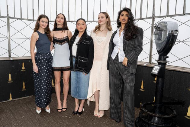 March 23, 2026, New York, New York, USA: MILLICENT SIMMONDS, MADDIE ZIEGLER, LANA CONDOR, IRIS APATOW and AVANTIKA VANDANAPU visit the Empire State Building in New York for a photo opportunity to celebrate the premiere of Pretty Lethal on Prime Video. 23 March 2026 New York USA  - ZUMAa265 20260323_zep_a265_025 Copyright: xEricxAcquayex