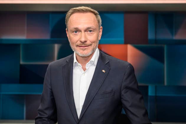 im Bild v.l.: Christian Lindner (stellv. Vorstandsvorsitzender der Autoland AG, ehem. Bundesfinanzminister und FDP-Chef), GER, Berlin, hart aber fair - Polittalk, TV, Format, mit Moderator - Louis Klamroth, Das Erste, Das Thema: Tanken teuer, Angst vor Inflation: Ist die Regierung machtlos? 23.03.2026, *** in the picture from left Christian Lindner Deputy Chairman of the Board of Autoland AG, former Federal Minister of Finance and FDP leader , GER, Berlin, hart aber fair Polittalk, TV, format, with presenter Louis Klamroth, Das Erste, The topic refueling expensive, fear of inflation Is the government powerless 23 03 2026, Copyright: HMBxMedia UwexKoch