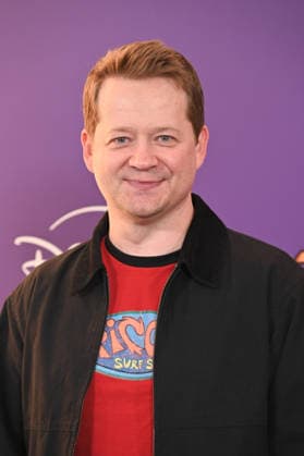 Hannah Montana 20th Anniversary Special LOS ANGELES, CALIFORNIA - MARCH 23: Jason Earles attends the World Premiere of Disney+ s Hannah Montana 20th Anniversary Special at El Capitan Theatre on March 23, 2026 in Los Angeles, California.Credit: Michael Mattesr AdMedia EDITORIAL USE ONLY  Copyright: xx AdMediax admphotostwo976980