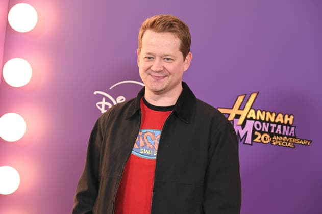 Hannah Montana 20th Anniversary Special LOS ANGELES, CALIFORNIA - MARCH 23: Jason Earles attends the World Premiere of Disney+ s Hannah Montana 20th Anniversary Special at El Capitan Theatre on March 23, 2026 in Los Angeles, California.Credit: Michael Mattesr AdMedia EDITORIAL USE ONLY  Copyright: xx AdMediax admphotostwo976997