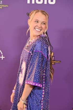 Hannah Montana 20th Anniversary Special LOS ANGELES, CALIFORNIA - MARCH 23 JoJo Siwa at the World Premiere of Disney+ s Hannah Montana 20th Anniversary Special at El Capitan Theatre on March 23, 2026 in Los Angeles, California.Credit: Michael Mattesr AdMedia EDITORIAL USE ONLY  Copyright: xx AdMediax admphotostwo977048