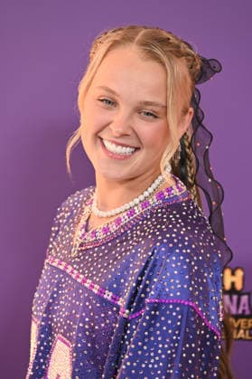 Hannah Montana 20th Anniversary Special LOS ANGELES, CALIFORNIA - MARCH 23 JoJo Siwa at the World Premiere of Disney+ s Hannah Montana 20th Anniversary Special at El Capitan Theatre on March 23, 2026 in Los Angeles, California.Credit: Michael Mattesr AdMedia EDITORIAL USE ONLY  Copyright: xx AdMediax admphotostwo977054