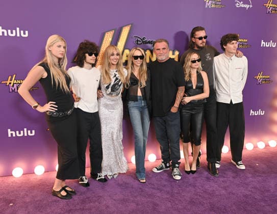 Hannah Montana 20th Anniversary Special LOS ANGELES, CALIFORNIA - MARCH 23 Maxx Morando, Miley Cyrus, Tish Cyrus, Dominic Purcell, Brandi Cyrus at the World Premiere of Disney+ s Hannah Montana 20th Anniversary Special at El Capitan Theatre on March 23, 2026 in Los Angeles, California.Credit: Michael Mattesr AdMedia EDITORIAL USE ONLY  Copyright: xx AdMediax admphotostwo977068