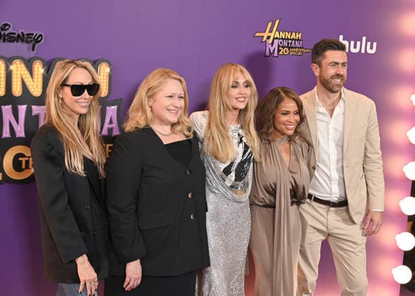 Hannah Montana 20th Anniversary Special LOS ANGELES, CALIFORNIA - MARCH 23Tish Cyrus, Debra O Connell, Miley Cyrus, Ayo Davis, and Charlie Andrews at the World Premiere of Disney+ s Hannah Montana 20th Anniversary Special at El Capitan Theatre on March 23, 2026 in Los Angeles, California.Credit: Michael Mattesr AdMedia EDITORIAL USE ONLY  Copyright: xx AdMediax admphotostwo977100