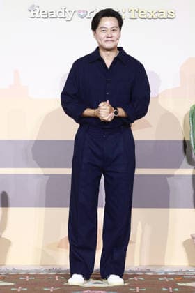 S. Korean actor Lee Seo-jin S. Korean actor Lee Seo-jin South Korean actor Lee Seo-jin, who stars in Ready or Not: Texas, an original reality-variety show by Netflix, poses for a photo during a publicity event in Seoul on March 24, 2026. The 10-episode series will be released worldwide the same day. (Yonhap) 2026-03-24 15:37:41 < 1980-2026 YONHAPNEWS AGENCY. .> ¼­¿ïÆ¯º°½Ã EDITORIAL USE ONLY  Copyright: xx PYH2026032415610034400 YonhapxNewsx yonphotos250736