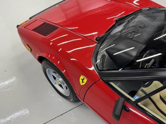 Iconic Ferrari driven by Tom Selleck in hit show Magnum, P.I. goes on sale Story from Jam Press (Magnum Ferrari Auction) Pictured: The 1979 Ferrari 308 GTS Targa which featured in Magnum, P.I.. Iconic Ferrari driven by Tom Selleck in hit show Magnum, P.I. goes on sale An iconic Ferrari driven by Tom Selleck in hit TV series Magnum, P.I. is set to go under the hammer. The 1979 Ferrari 308 GTS Targa featured in the show’s pilot episode and early filming of series one. The sleek motor became synonymous with Selleck’s character, private investigator Thomas Magnum. Finished in the classic Rosso Corsa red with a cream leather interior, the car boasts pop-up headlights and a removable targa roof. Under the bonnet sits a 2.9-litre V8 engine  Copyright: xJamxPress Barrett-JacksonxAuctionxCompany