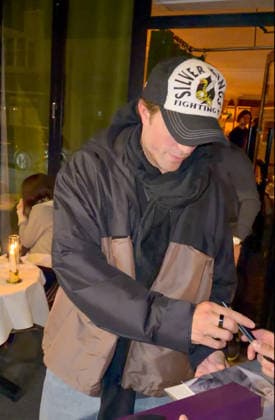 Robert Pattinson leaves the Billie restaurant after dinner with his mother Clare in Paris on 23 March 2026 Yehiel Chekroune Bestimage Robert Pattinson leaves the Billie restaurant after dinner with his mother Clare in Paris on 23 March 2026 Paris France  Copyright: xYehielxChekrounex xBestimagexYehielxChekrounex xBestimagex