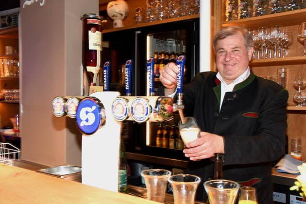 Lorenz Stiftl Wirt Sportsbar Inhaber Muenchen 24.03.2026 Prealat Zistlstrasse 10 am Viktualienmarkt Neue Paulaner Sportsbar Einweihung Foto Muenchen