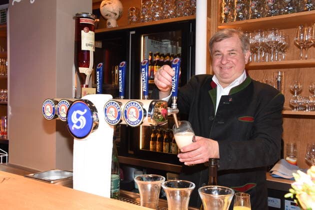 Lorenz Stiftl Wirt Sportsbar Inhaber Muenchen 24.03.2026 Prealat Zistlstrasse 10 am Viktualienmarkt Neue Paulaner Sportsbar Einweihung Foto Muenchen