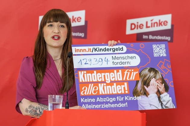 Statement Die Linke Heidi Reichinnek und Soeren Pellmann (Die Linke) bei einem Statement am 24.03.26 in Berlin. Berlin Berlin Deutschland Reichstag *** Statement Die Linke Heidi Reichinnek and Soeren Pellmann Die Linke at a statement on 24 03 26 in Berlin Berlin Berlin Germany Reichstag