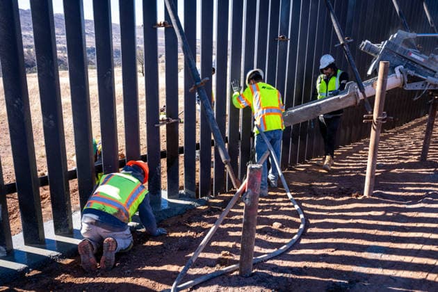 March 24, 2026, Sierra Vista, Az, United States: Workers install prefabricated panels as part of the new border wall system construction separating Mexico from the United States, January 15, 2026, southwest of Sierra Vista, Arizona. Trump has spent nearly 8 billion dollars building the wall making it the most expensive public works project in history. Sierra Vista United States - ZUMAp138 20260324_zaa_p138_005 Copyright: xJerryxGlaser Cbpx