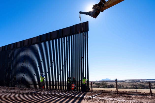 March 24, 2026, Sierra Vista, Az, United States: Workers install prefabricated panels as part of the new border wall system construction separating Mexico from the United States, January 15, 2026, southwest of Sierra Vista, Arizona. Trump has spent nearly 8 billion dollars building the wall making it the most expensive public works project in history. Sierra Vista United States - ZUMAp138 20260324_zaa_p138_014 Copyright: xJerryxGlaser Cbpx