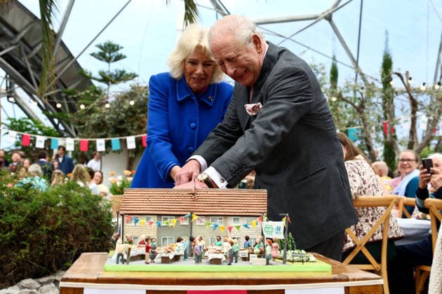 Britain s King Charles and Queen Camilla visit Cornwall, UK, 24 March 2026 Britain s King Charles and Queen Camilla cut a commemorative cake to mark the 25th anniversary of The Eden Project, in Cornwall, Britain, March 24, 2026., Credit:Toby Shepheard Avalon United Kingdom, Cornwall  Copyright: xTobyxShepheardx xAvalonx 1085894502