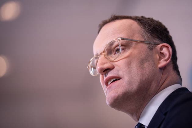 Jens Spahn, Fraktionsvorsitzender CDU- CSU-Fraktion im Deutschen Bundestag während seines Pressestatements;Pressestatement vor Fraktionssitzung im Deutschen Bundestag, Fraktionsebene, Berlin Berlin Deutschland Bundestag
