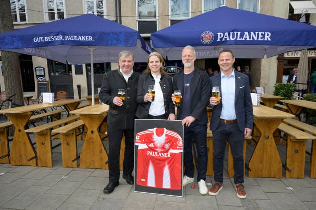 Lorenz und Christine Stiftl, Thomas Linke (ehemaliger FC Bayern Spieler) und Thomas DrossÃ (Geschäftsführer, Vertrieb, Sales, Trade Marketing, Sales Director Paulaner) - Einweihung der Sportsbar Zum Stiftl in der Prälat-Zistl-Strasse 10, München am 24.03.2026