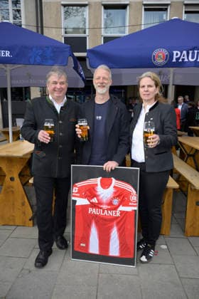 Lorenz Stiftl, Thomas Linke (ehemaliger FC Bayern Spieler) und Christine Stiftl - Einweihung der Sportsbar Zum Stiftl in der Prälat-Zistl-Strasse 10, München am 24.03.2026