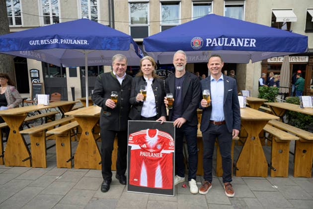 Lorenz und Christine Stiftl, Thomas Linke (ehemaliger FC Bayern Spieler) und Thomas DrossÃ (Geschäftsführer, Vertrieb, Sales, Trade Marketing, Sales Director Paulaner) - Einweihung der Sportsbar Zum Stiftl in der Prälat-Zistl-Strasse 10, München am 24.03.2026