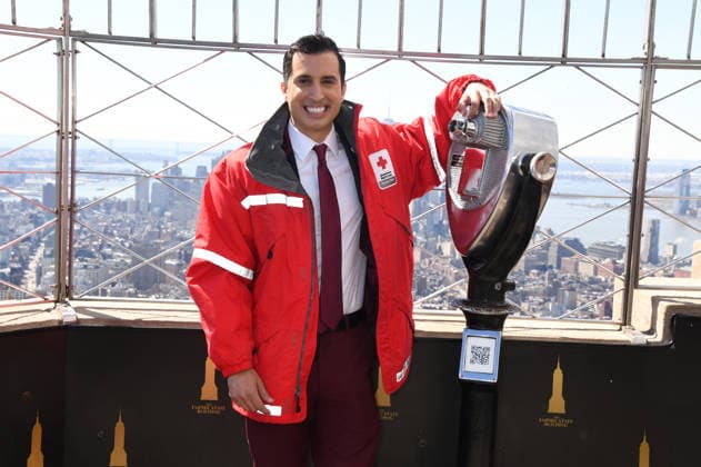 NEW YORK,NY - MARCH 24: Alejandro Condis lights the Empire State Building in Honor of Red Cross Giving Day in New York City on March 24, 2026. Copyright: xmpi099 MediaPunchx