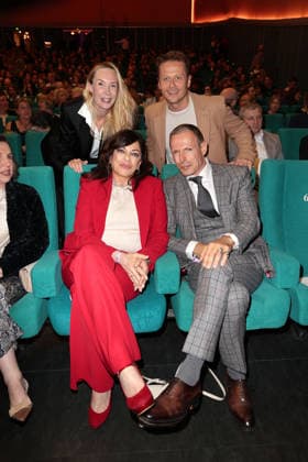 Feo Aladag, Alice Brauner Roman Knizka und Michael Zechbauer bei der Verleihung vom Deutschen Hoerfilmpreis am 24.03.2026 im Colosseum Filmtheater in Berlin Verleihung vom 24. Deutschen Hoerfilmpreis in Berlin