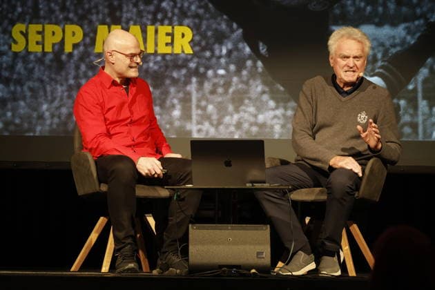 Sepp Maier auf Tour Tobias Bücklein und Sepp Maier bei der Sepp Maier Live Tour 2026 in der Karl-Diehl-Halle. Röthenbach an der Pegnitz, 23.03.2026 Röthenbach Nürnberger Land Karl Diehl-Halle Bayern D Copyright: xAgenturxWehnert R.Zichyx