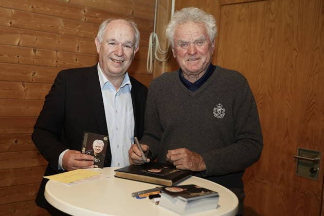 Sepp Maier auf Tour Klaus Hacker, Bürgermeister Röthenbach, und Sepp Maier bei der Sepp Maier Live Tour 2026 in der Karl-Diehl-Halle. Röthenbach an der Pegnitz, 23.03.2026 Röthenbach Nürnberger Land Karl Diehl-Halle Bayern D Copyright: xAgenturxWehnert R.Zichyx