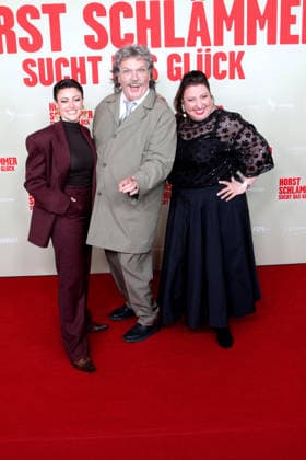 Tahnee Schaffarczyk, Hape Kerkeling, Meltem Kaptan bei der Horst Schlaemmer sucht das Glueck Kino Premiere im Cinemaxx Dammtor am 24.3.2026 in Berlin Horst Schlaemmer sucht das Glueck Kinopremiere in Hamburg