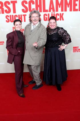 Tahnee Schaffarczyk, Hape Kerkeling, Meltem Kaptan bei der Horst Schlaemmer sucht das Glueck Kino Premiere im Cinemaxx Dammtor am 24.3.2026 in Berlin Horst Schlaemmer sucht das Glueck Kinopremiere in Hamburg