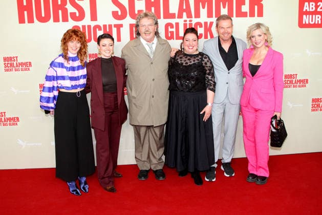 Laura Thomas, Tahnee Schaffarczyk, Hape Kerkeling, Meltem Kaptan, Sven Unterwaldt und Eva Habermann bei der Horst Schlaemmer sucht das Glueck Kino Premiere im Cinemaxx Dammtor am 24.3.2026 in Berlin Horst Schlaemmer sucht das Glueck Kinopremiere in Hamburg