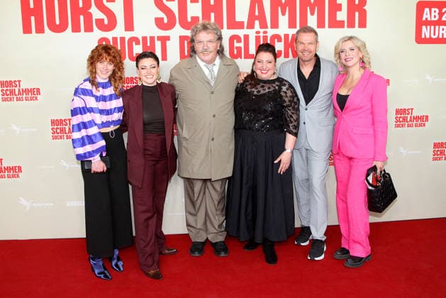 Laura Thomas, Tahnee Schaffarczyk, Hape Kerkeling, Meltem Kaptan, Sven Unterwaldt und Eva Habermann bei der Horst Schlaemmer sucht das Glueck Kino Premiere im Cinemaxx Dammtor am 24.3.2026 in Berlin Horst Schlaemmer sucht das Glueck Kinopremiere in Hamburg