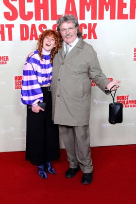 Laura Thomas and Hape Kerkeling attend the Horst Schlaemmer sucht das Glueck premiere at Cinemaxx Dammtor on March 24, 2026 in Hamburg, Germany Horst Schlaemmer sucht das Glueck Premiere in Hamburg, Germany
