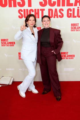 Claudia Obert and Tahnee Schaffarczyk attend the Horst Schlaemmer sucht das Glueck premiere at Cinemaxx Dammtor on March 24, 2026 in Hamburg, Germany Horst Schlaemmer sucht das Glueck Premiere in Hamburg, Germany