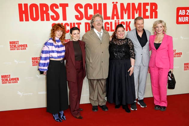 Laura Thomas, Tahnee Schaffarczyk, Hape Kerkeling, Meltem Kaptan, Sven Unterwaldt und Eva Habermann bei der Premiere des Kinofilms Horst Schlämmer sucht das Glück im Cinemaxx Dammtor. Hamburg, 24.03.2026