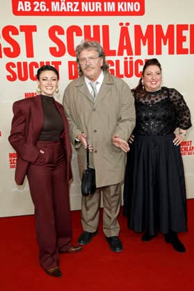 Tahnee Schaffarczyk, Hape Kerkeling und Meltem Kaptan bei der Premiere des Kinofilms Horst Schlämmer sucht das Glück im Cinemaxx Dammtor. Hamburg, 24.03.2026