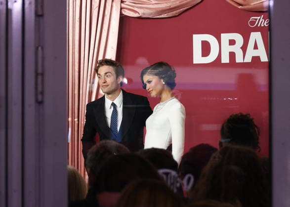 Robert Pattinson et Zendaya Arrivées à lavant première du film The Drama au Pathé Palace à Paris le 24 Mars 2026 Denis Guignebourg Bestimage Arriving at the premiere of the film The Drama at the Pathé Palace in Paris on March 24, 2026 Paris France  Copyright: xDenisxGuignebourgx xBestimagexDenisxGuignebourgx xBestimagex