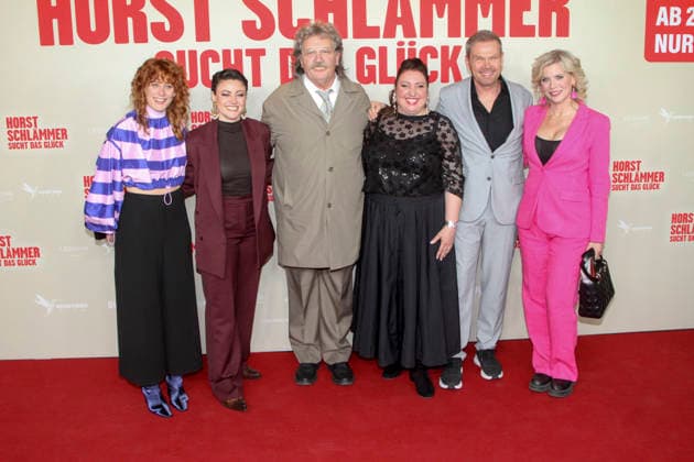 ABB SCHLAEMMER- Laura Thomas, Ttahnee Schaffarczyk, Hape Kerkeling Horst Schlaemmer Meltem Kaptan, Sven Unterwaldt, Eva Habermann, , zu Gast auf dem roten Teppich bei der Hamburg Premiere des Kino Films Horst Schlaemmer sucht das Glueck im Kino Cinemaxx Damtor am Dienstag 24.03.2026 in Hamburg Hamburg Deutschland