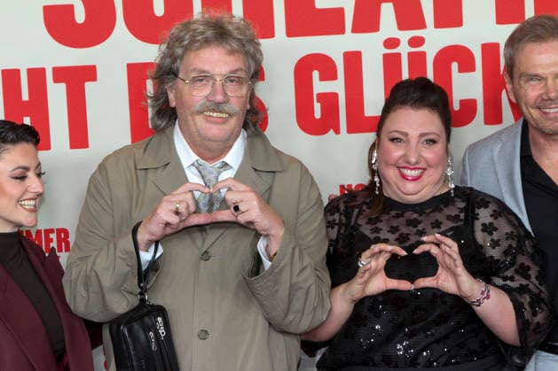 ABB SCHLAEMMER- Hape Kerkeling Horst Schlaemmer Meltem Kaptan, zu Gast auf dem roten Teppich bei der Hamburg Premiere des Kino Films Horst Schlaemmer sucht das Glueck im Kino Cinemaxx Damtor am Dienstag 24.03.2026 in Hamburg Hamburg Deutschland
