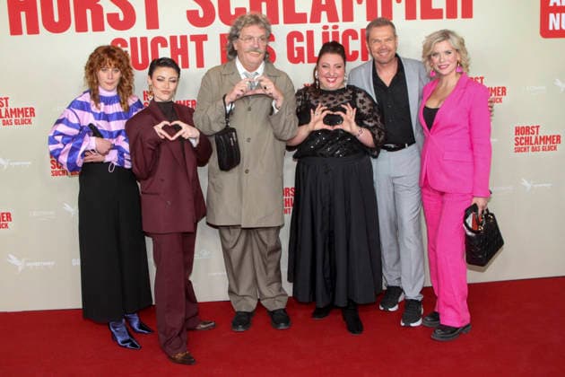 ABB SCHLAEMMER- Laura Thomas, Ttahnee Schaffarczyk, Hape Kerkeling Horst Schlaemmer Meltem Kaptan, Sven Unterwaldt, Eva Habermann, , zu Gast auf dem roten Teppich bei der Hamburg Premiere des Kino Films Horst Schlaemmer sucht das Glueck im Kino Cinemaxx Damtor am Dienstag 24.03.2026 in Hamburg Hamburg Deutschland