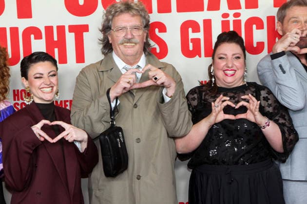 ABB SCHLAEMMER- Ttahnee Schaffarczyk, Hape Kerkeling Horst Schlaemmer Meltem Kaptan, zu Gast auf dem roten Teppich bei der Hamburg Premiere des Kino Films Horst Schlaemmer sucht das Glueck im Kino Cinemaxx Damtor am Dienstag 24.03.2026 in Hamburg Hamburg Deutschland