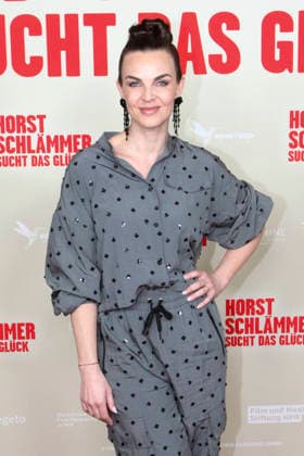 ABB SCHLAEMMER- Annika Lau Moderatorin zu Gast auf dem roten Teppich bei der Hamburg Premiere des Kino Films Horst Schlaemmer sucht das Glueck im Kino Cinemaxx Damtor am Dienstag 24.03.2026 in Hamburg Hamburg Deutschland