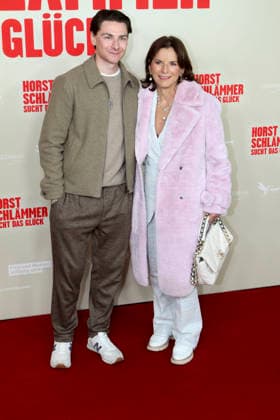 ABB SCHLAEMMER- Max Suhr mit Claudia Obert, zu Gast auf dem roten Teppich bei der Hamburg Premiere des Kino Films Horst Schlaemmer sucht das Glueck im Kino Cinemaxx Damtor am Dienstag 24.03.2026 in Hamburg Hamburg Deutschland